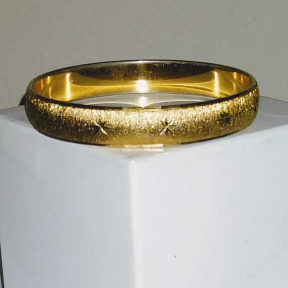 Vtg. MONET goldtone bangle bracelet - Picture 2 of 3